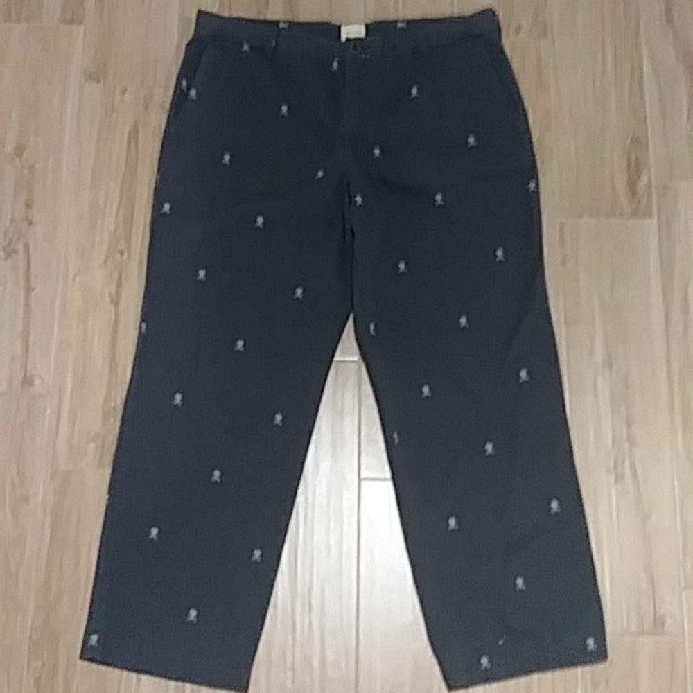 G.H. Bass & Co mens grey pants w/ skull head print Jolly Rogers
